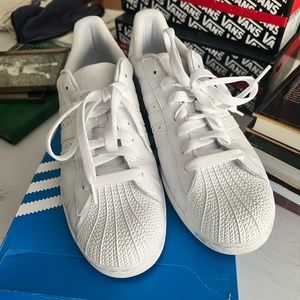 New worn a few times all white lace up adidas